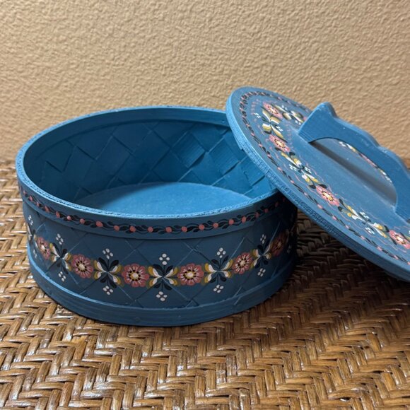 Vintage Swedish Primitive Hand-Painted Decorative Wooden Box With Lid - Picture 5 of 7